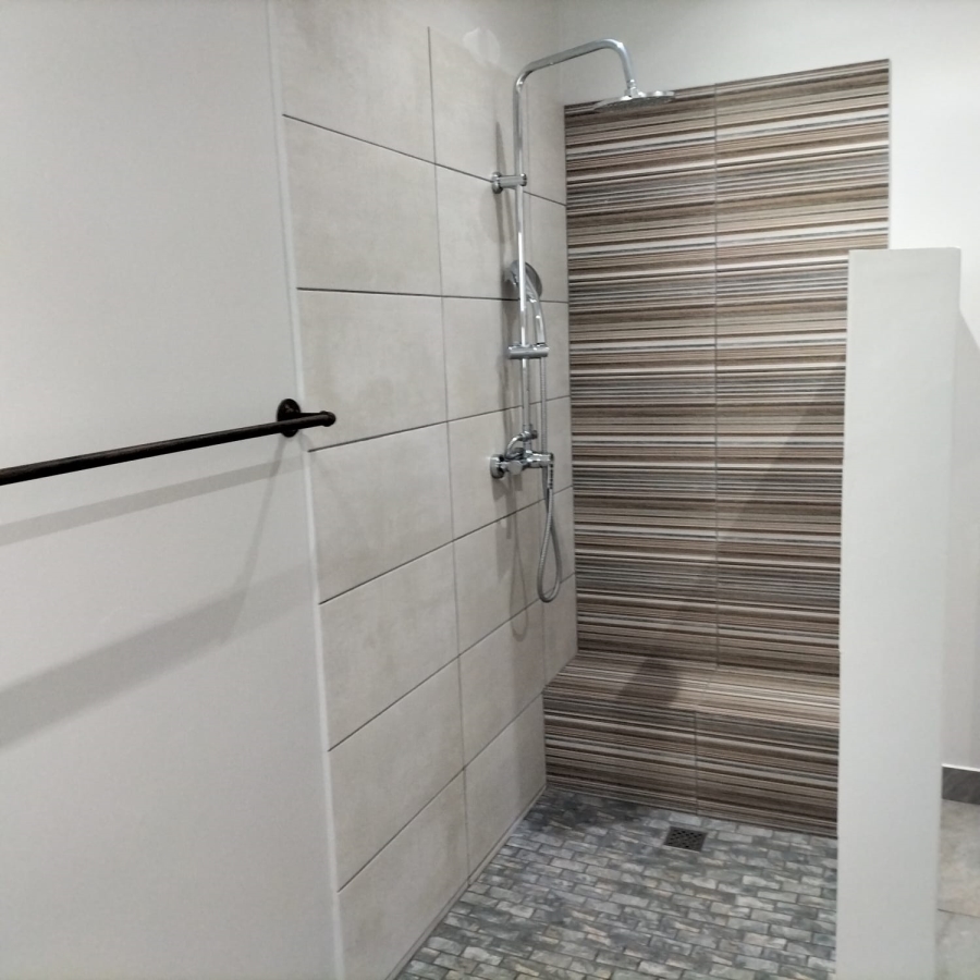 5 Bedroom Property for Sale in Reebok Western Cape